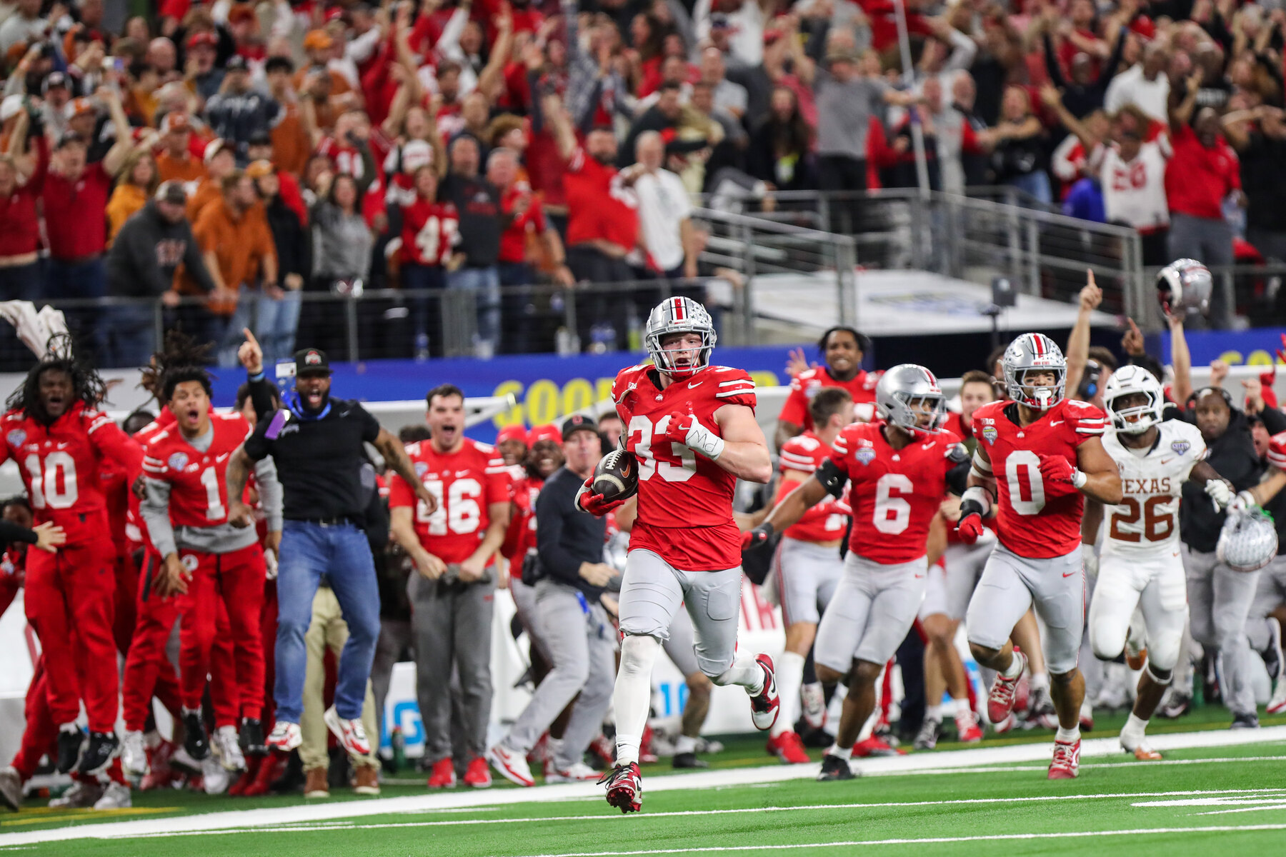 Jack Sawyer returning a fumble for a touchdown against Texas in the College Football Playoff semifinal