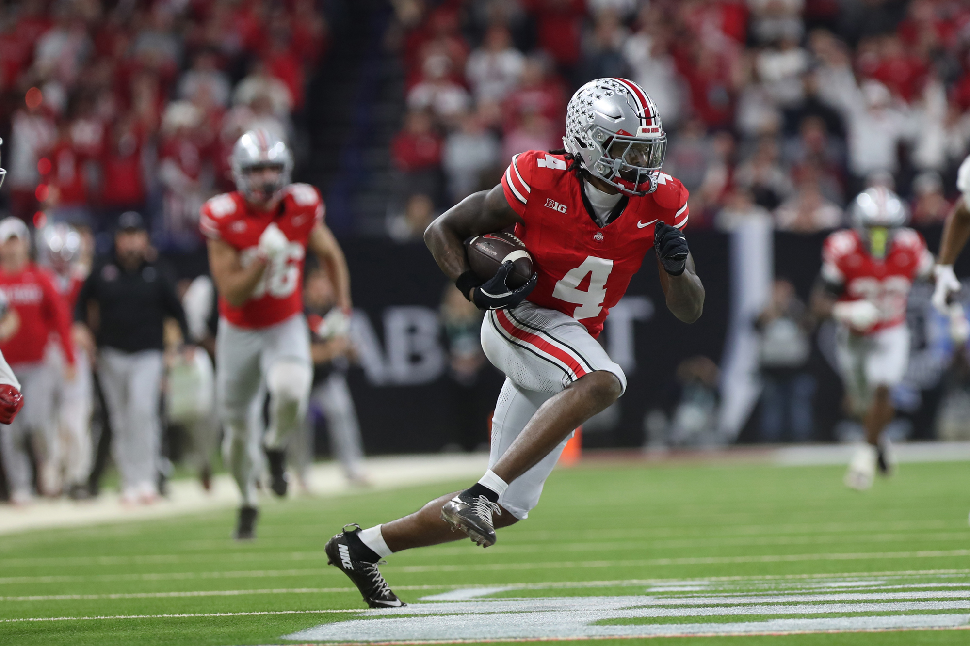 Ohio State wide receiver Jeremiah Smith carries the ball during the 2025 Big Ten Championship Game