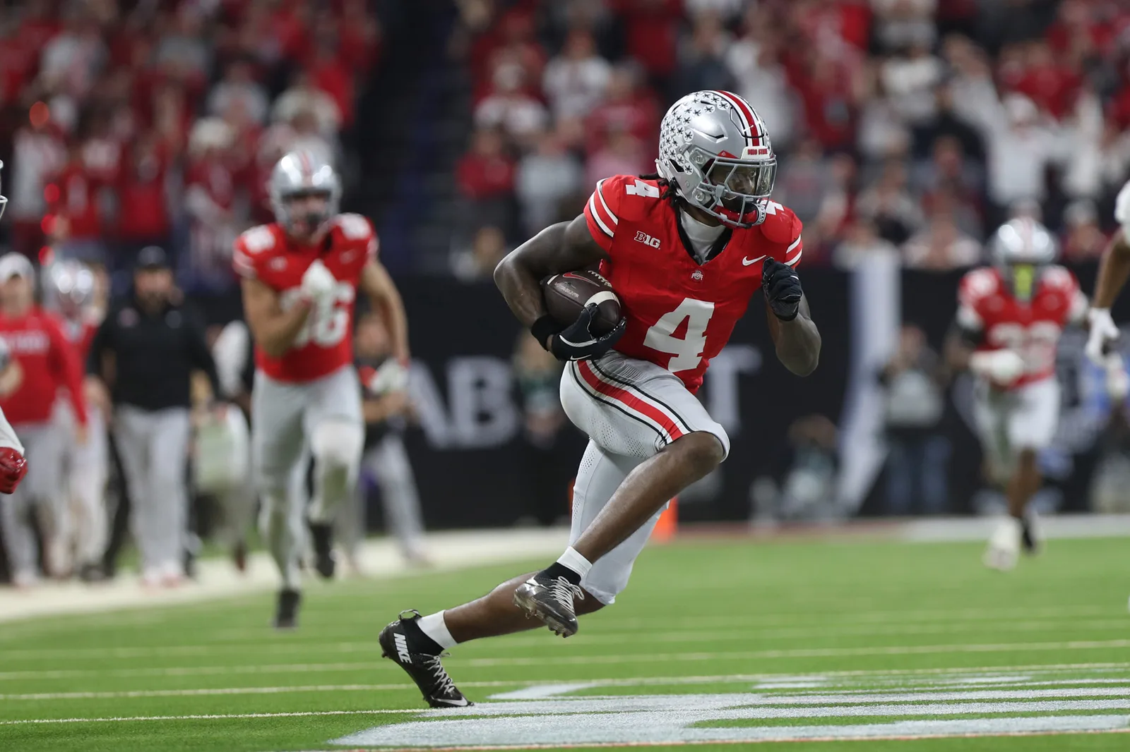 Ohio State wide receiver Jeremiah Smith carries the ball during the 2025 Big Ten Championship Game
